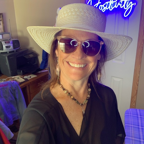 Who are YOUR PEOPLE doing this for you?  Support each other and show Posh 💕💕💕 - Picture 6 of 8